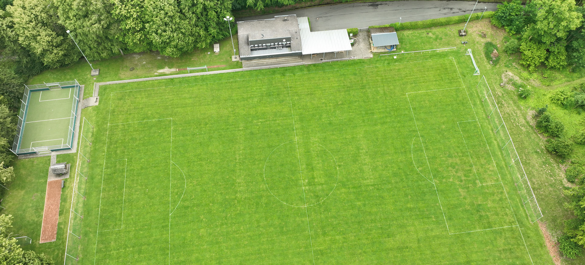 Sportplatz Steckenborn – Rasenplatz mit Bambiniplatz